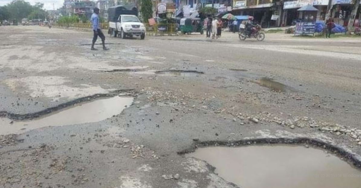 राजमार्गमा खल्डाखुल्डीले चालकलाई सास्ती